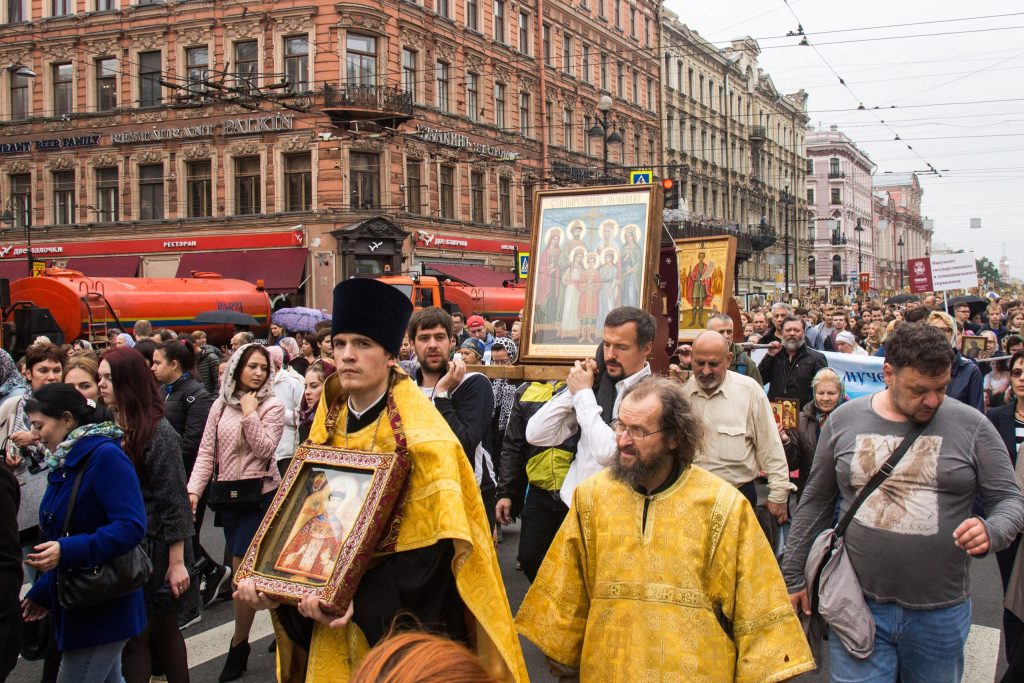 Александр Невский крестный ход